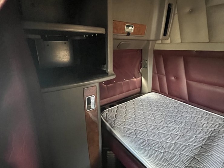 2007-peterbilt-379exhd-image-18