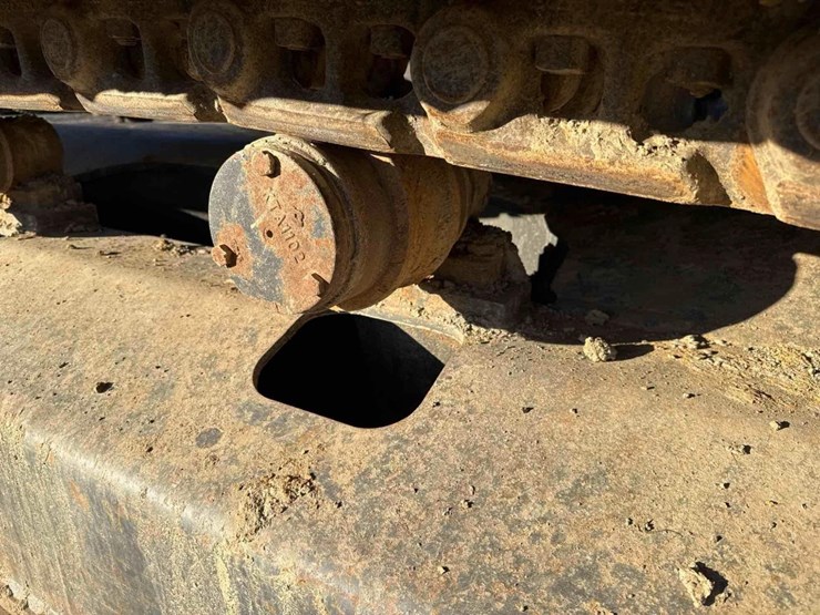 2015-case-cx300c-image-11