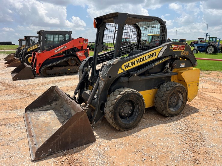 2016-new-holland-l218-image-1