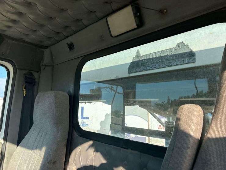 2002-western-star-4900-image-17