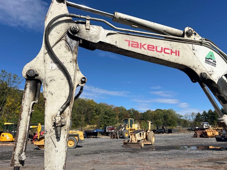 2013-takeuchi-tb235-image-12