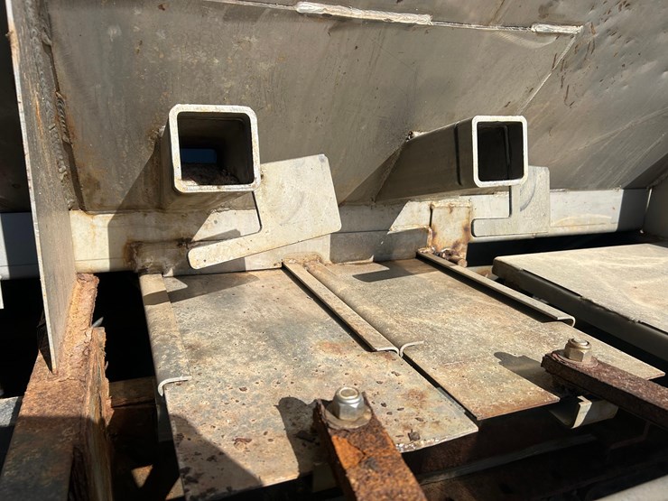 2011-mack-tender-truck-w/adams-rear-discharge-bed-auger-image-30