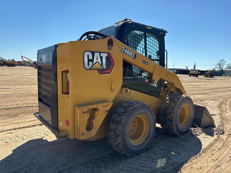 2022-caterpillar-246d3-image-6