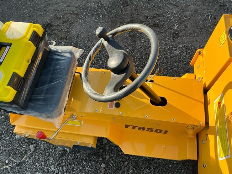 #1251-•-unused-future-ft850-ride-on-roller-image-21