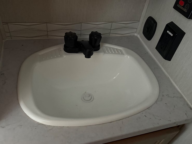 #6895-•-2024-forrest-river-timberwolf-mini-loft-camper-image-39