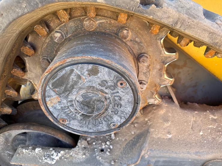 2023-deere-325g-image-16