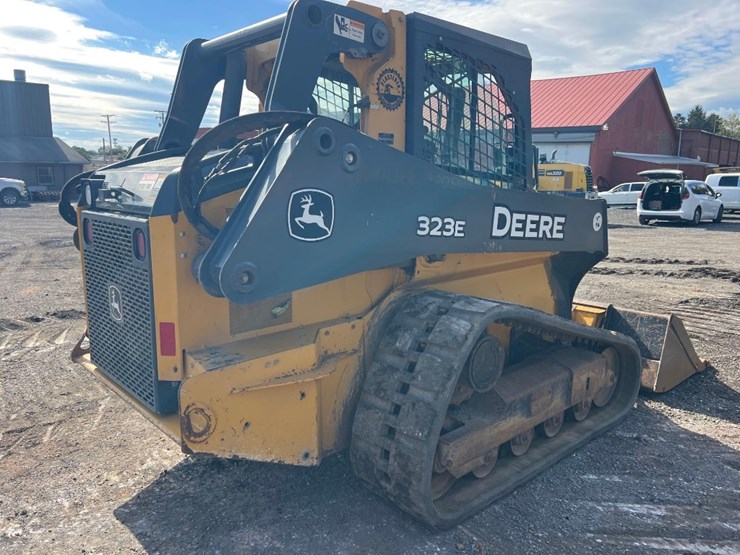 2016-deere-323e-image-4