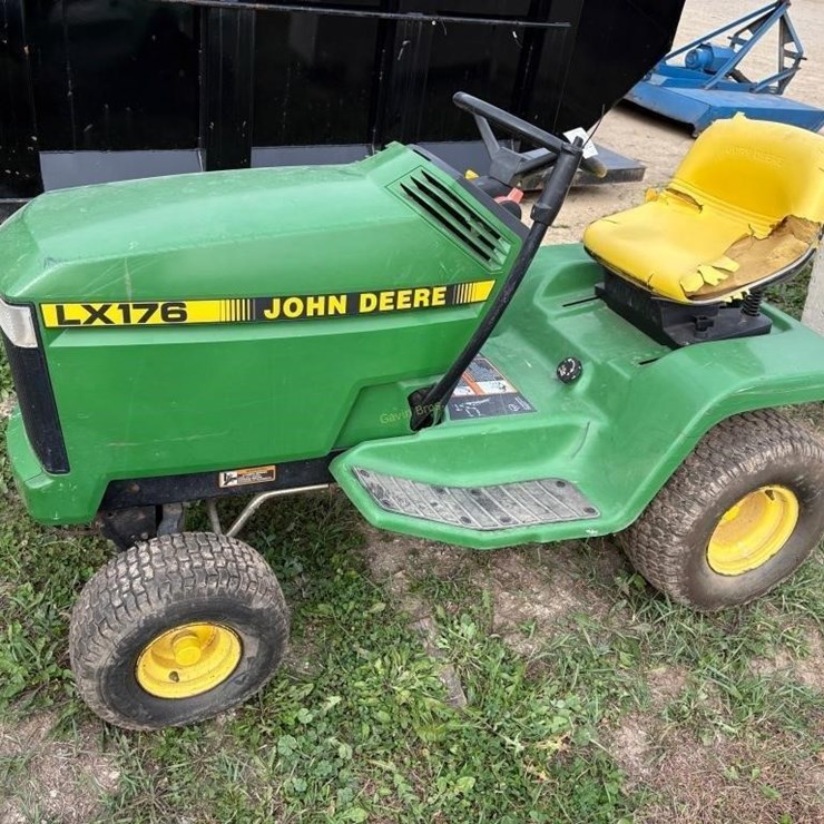JOHN DEERE LX176