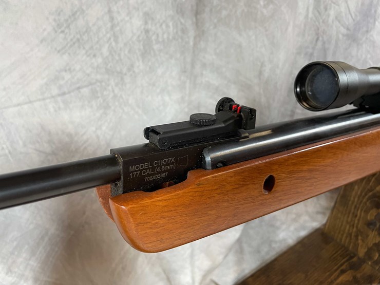 #2056-•-crossman-quest-1000x-air-gun-image-18