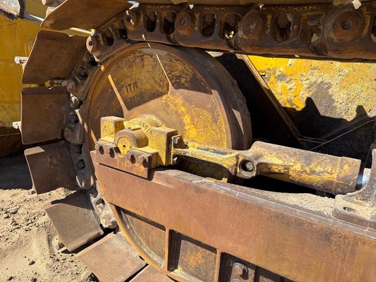 2006-deere-650j-xlt-image-11