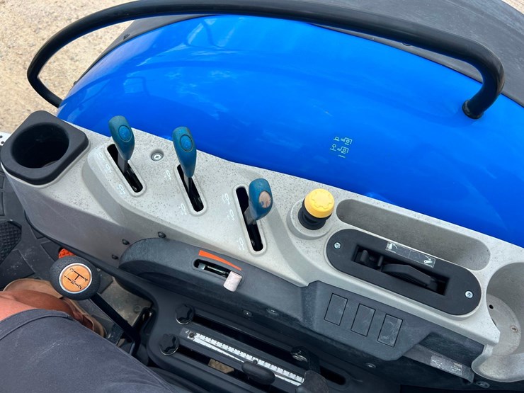 2022-new-holland-workmaster-120-image-9