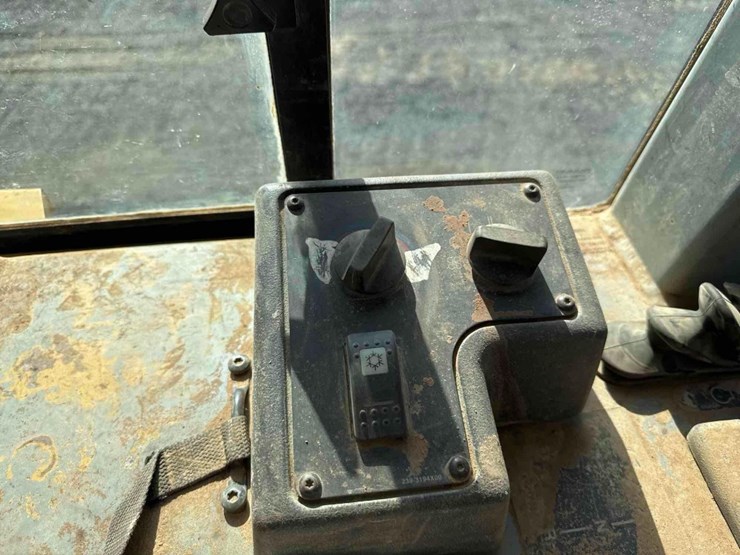 2007-caterpillar-d5g-xl-image-28