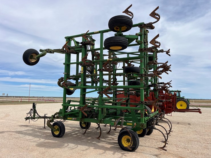 2005-john-deere-2410-image-13