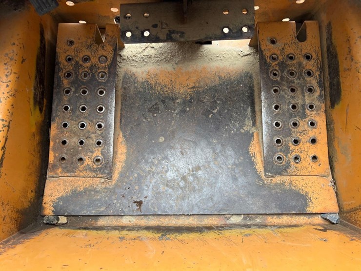 2004-case-40xt-image-28