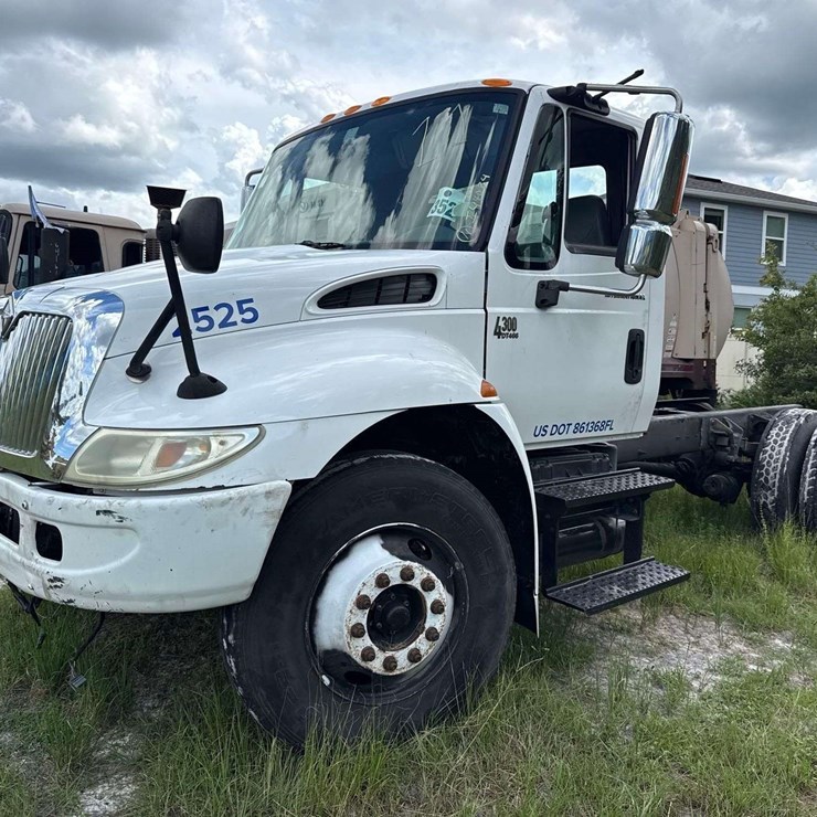 2003 INTERNATIONAL DURASTAR 4300