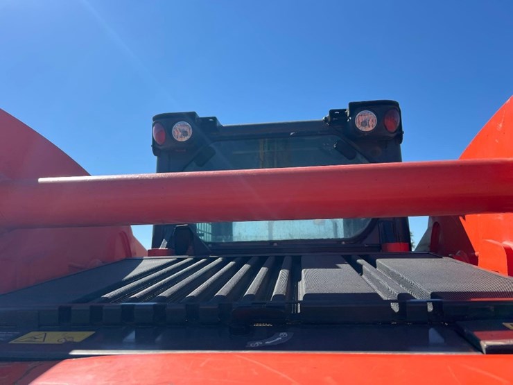 2021-kubota-ssv75-image-17