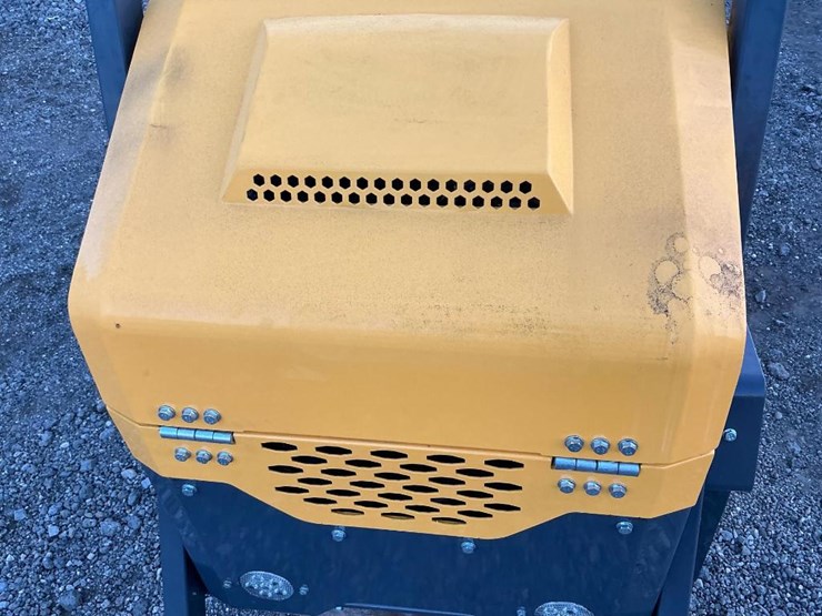 #1250-•-unused-future-ft1000-ride-on-roller-image-10