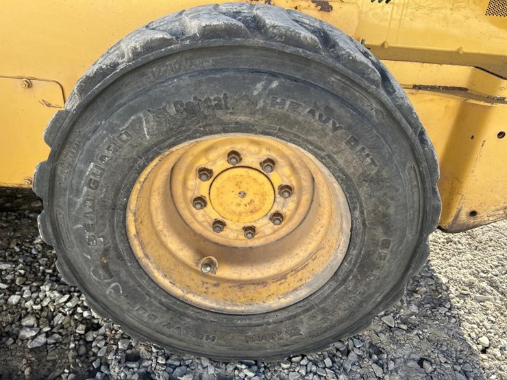 2016-deere-326e-image-51