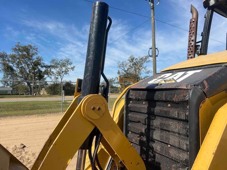 2020-caterpillar-416-image-12