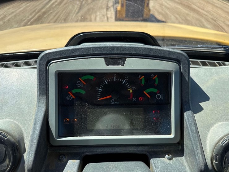 2019-caterpillar-740-gc-image-27