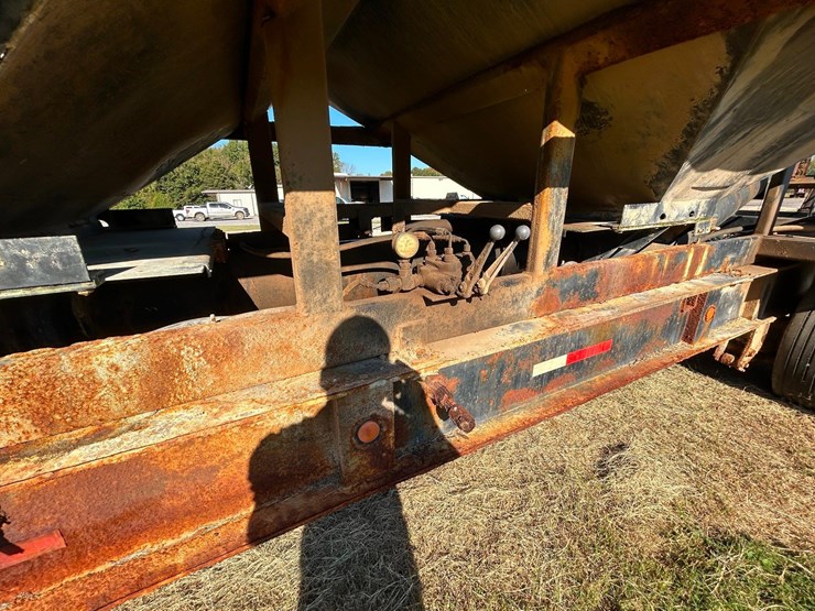 2011-magnolia-trailer-image-18