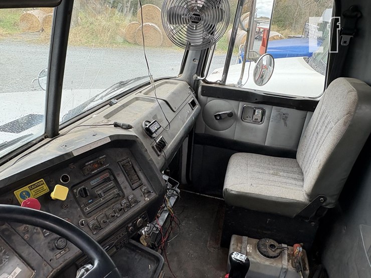 1995-white/gmc-wg64-image-19