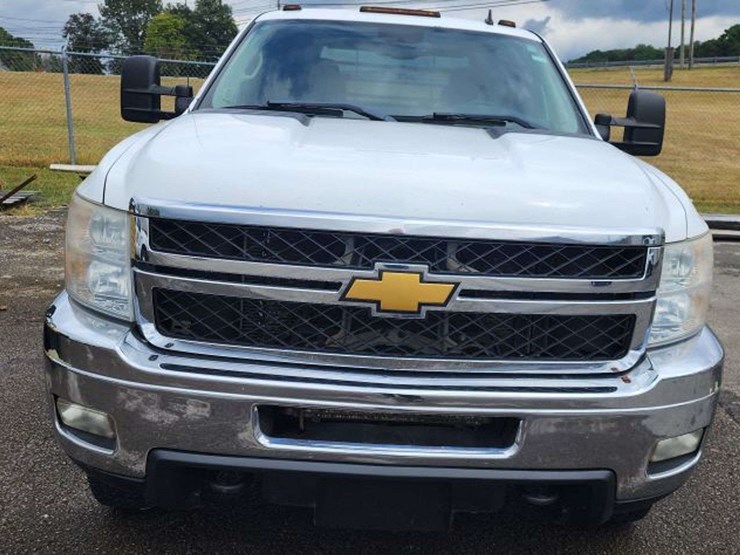 2012-chevrolet-3500-image-3