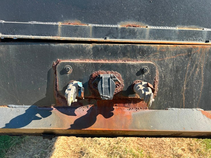 2011-magnolia-trailer-image-47