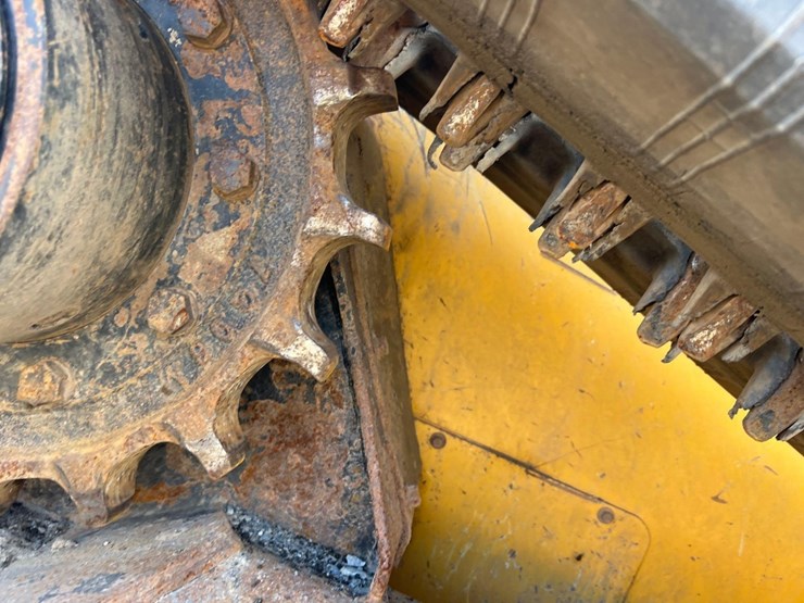 2016-deere-323e-image-13