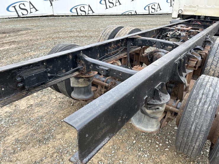 #5016-•-2008-freightliner-business-class-m2-cab-chassis-image-13