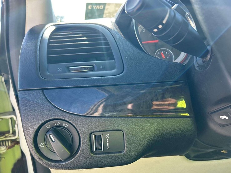 2012-dodge-grand-caravan-sxt-image-15