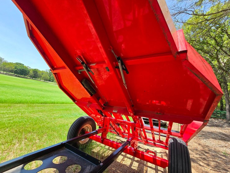 kuhns-ae10-small-square-bale-accumulator---10-bale-efficient-handling-system-image-8