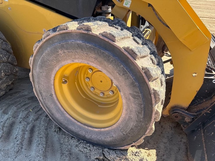 2022-caterpillar-246d3-image-11