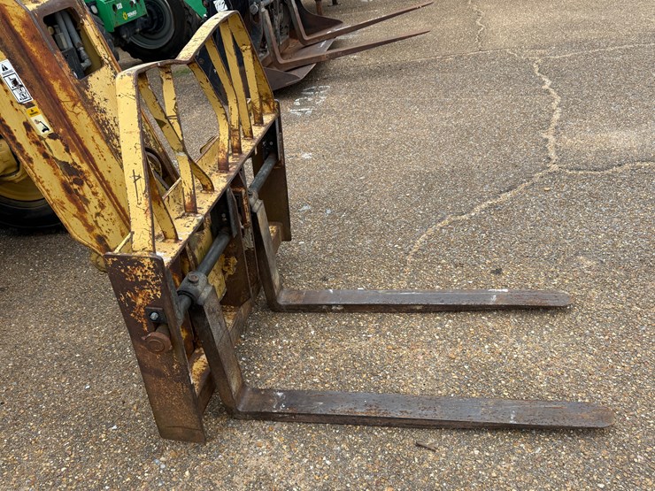 caterpillar-th63-image-14