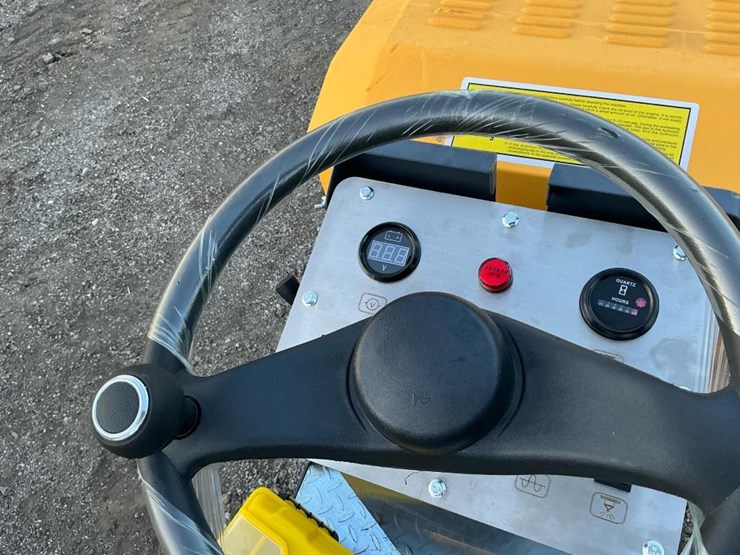 #1250-•-unused-future-ft1000-ride-on-roller-image-23