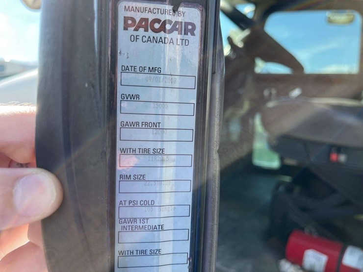 2009-peterbilt-335-image-27