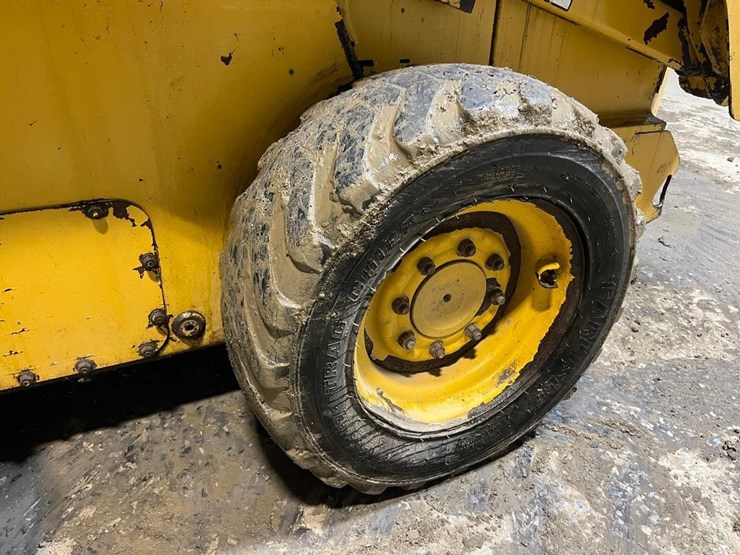 john-deere-317-image-12