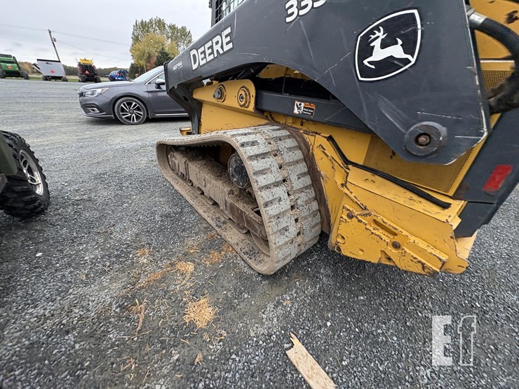 2017-deere-333g-image-13