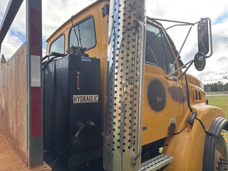 2001-caterpillar-c12-image-39