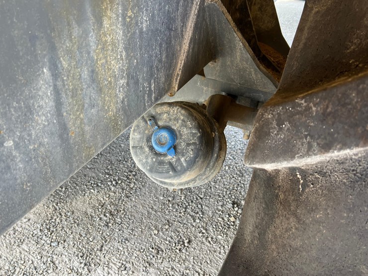 2019-terragator-7300-spinner-truck-image-44