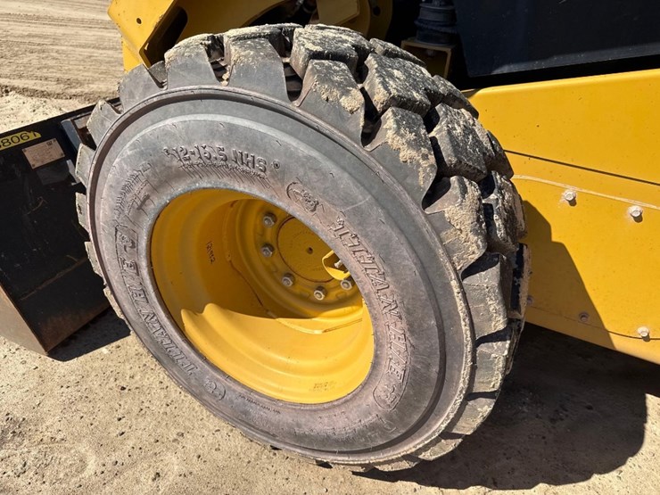 2022-caterpillar-246d3-image-10