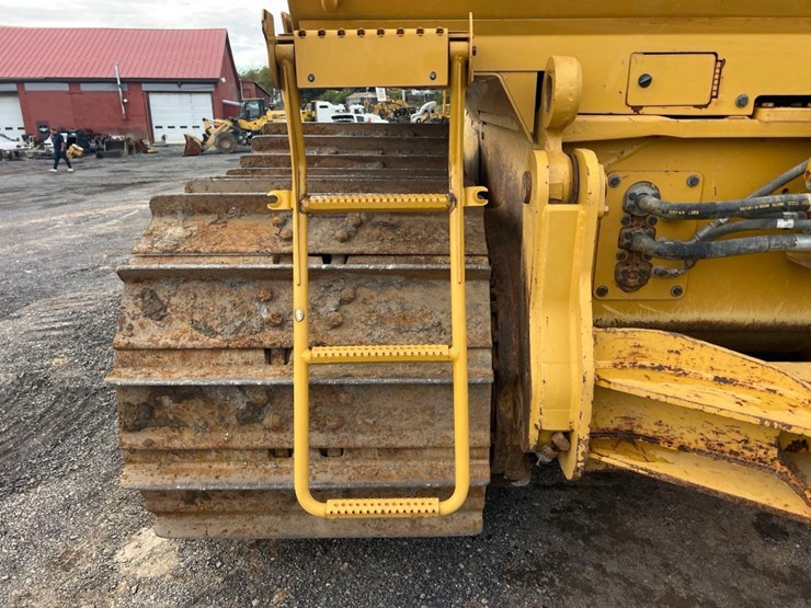 2015-caterpillar-d7e-lgp-image-15
