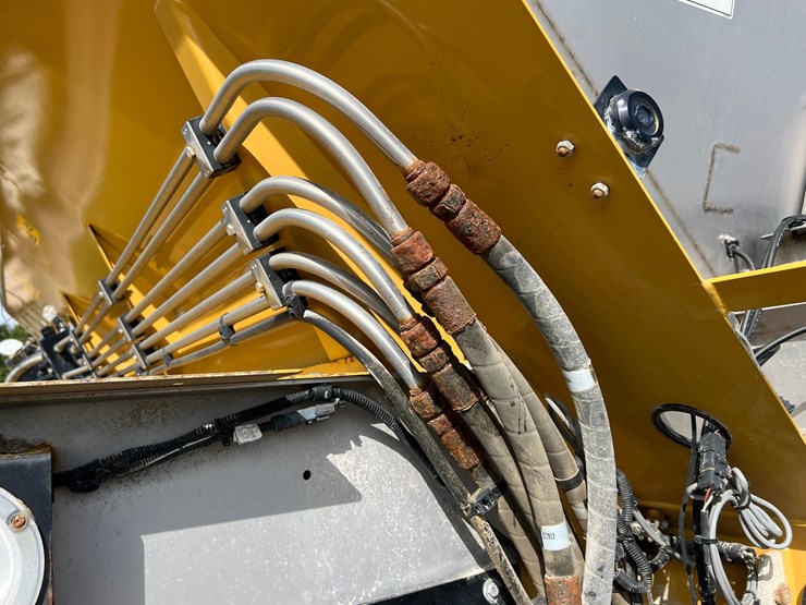 2019-terragator-7300-spinner-truck-image-55