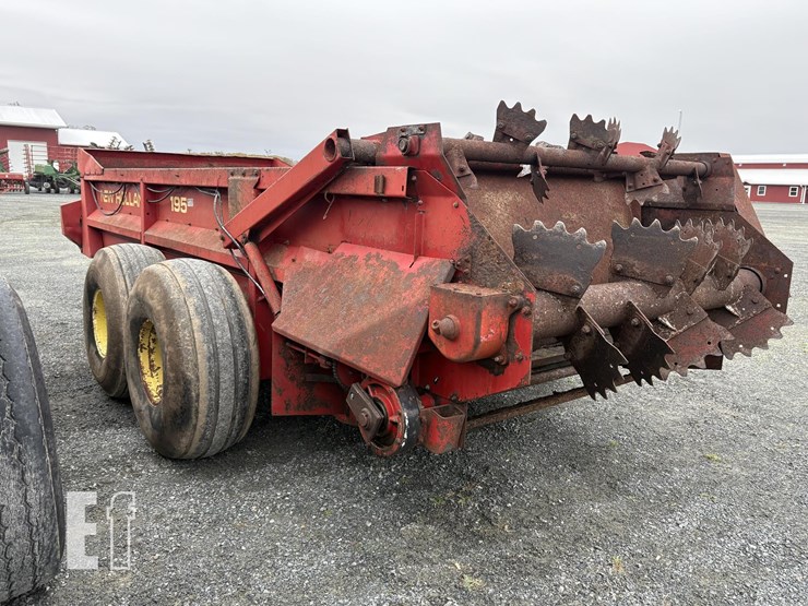 new-holland-195-image-11