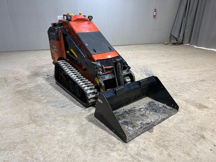 2017-ditch-witch-sk800-image-7