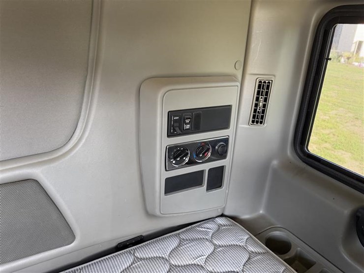 2012-international-prostar-image-22