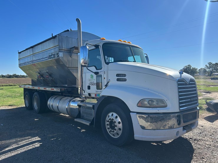 2011-mack-tender-truck-w/adams-rear-discharge-bed-auger-image-95