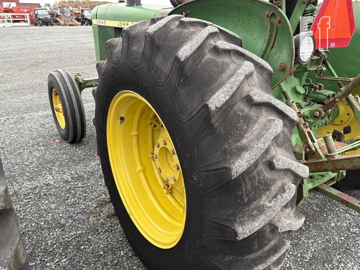 1979-john-deere-2440-image-2