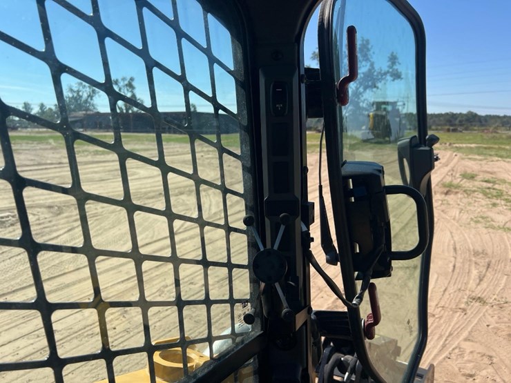 2024-caterpillar-255-skid-steer-image-28