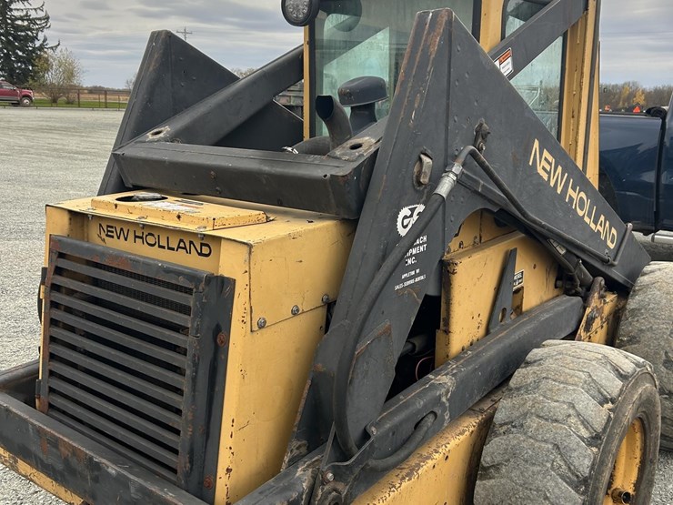 new-holland-l783-image-5